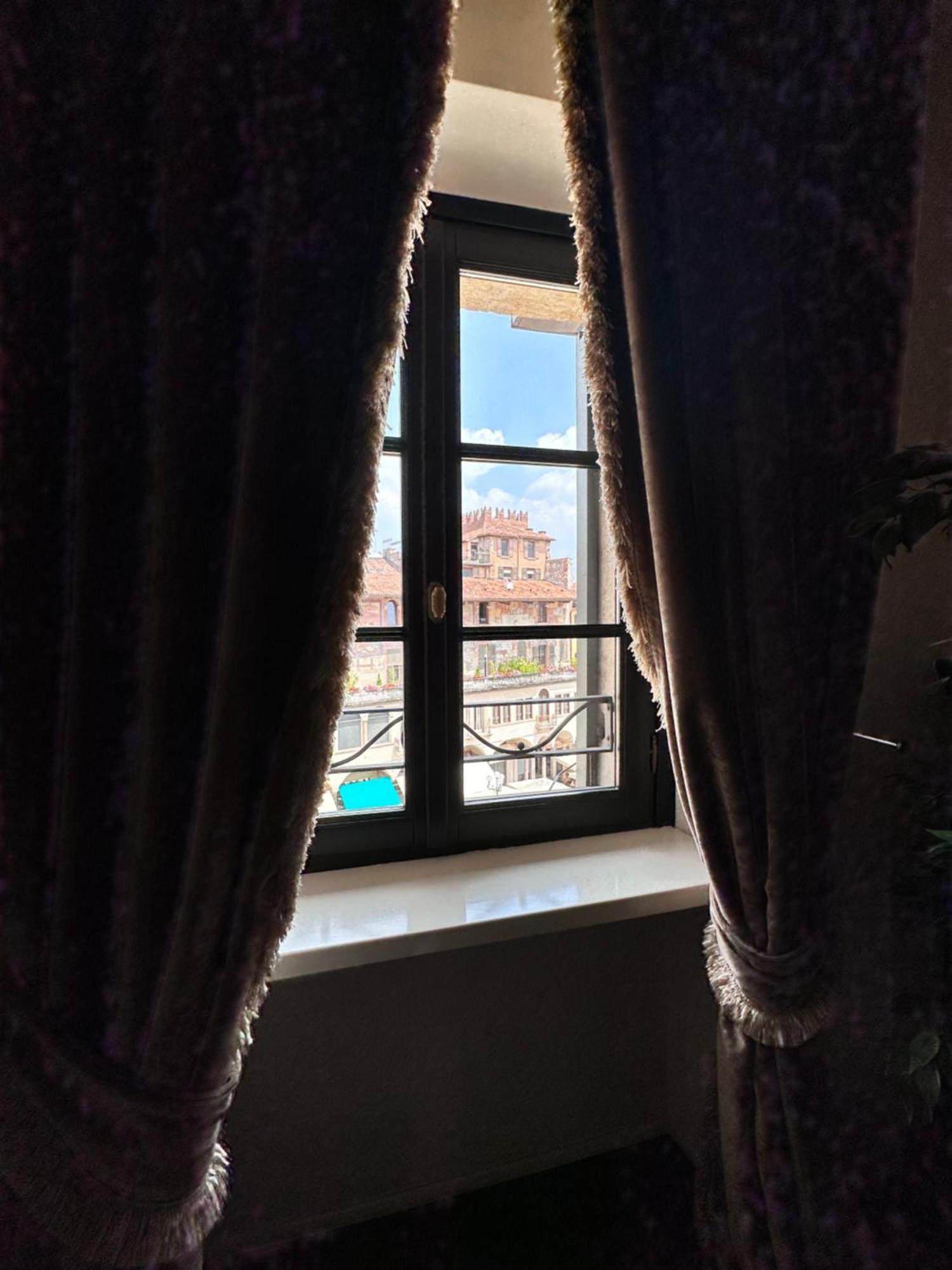 Truly Verona - Delle Erbe Suites Exterior photo