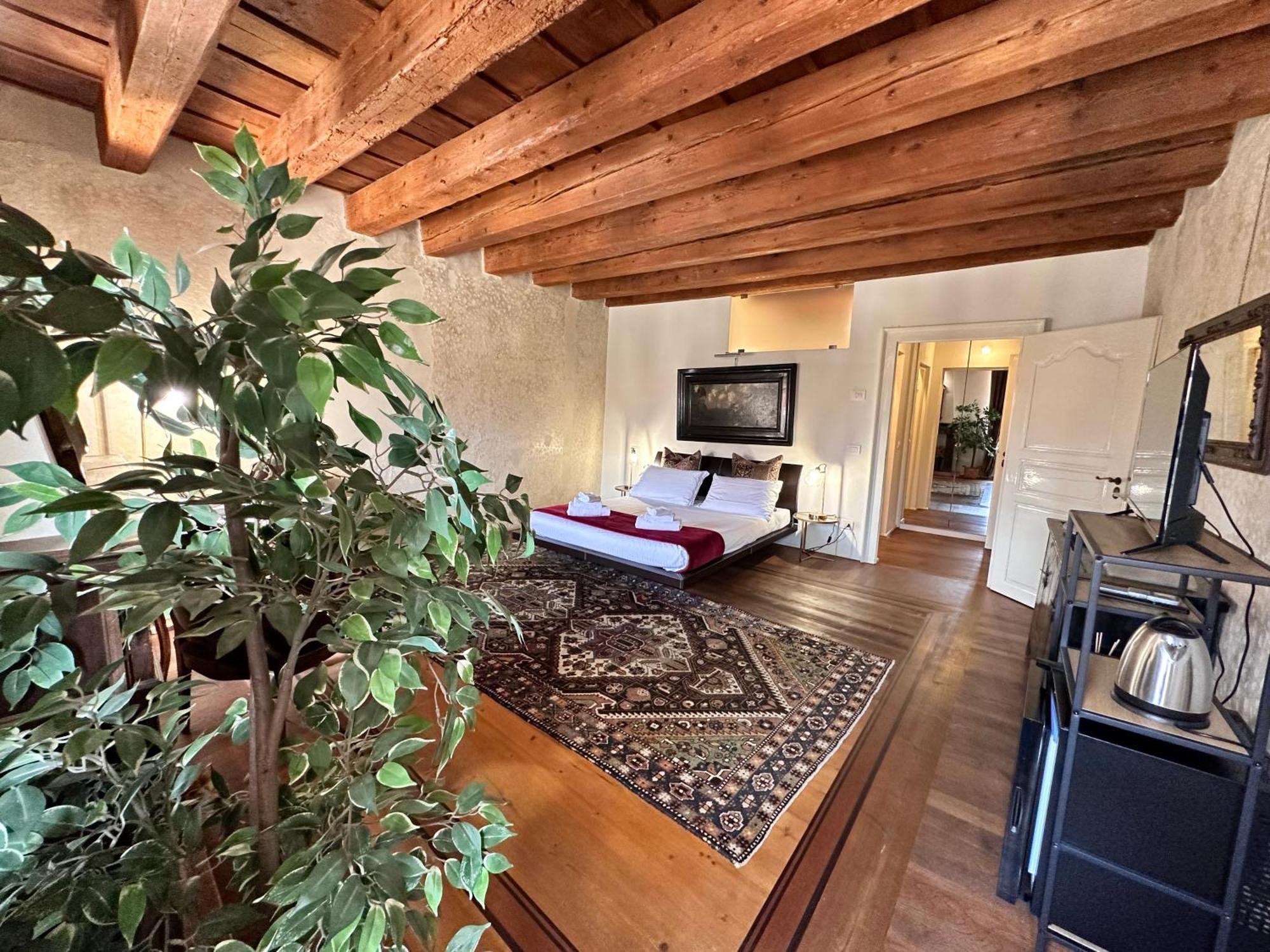 Truly Verona - Delle Erbe Suites Exterior photo