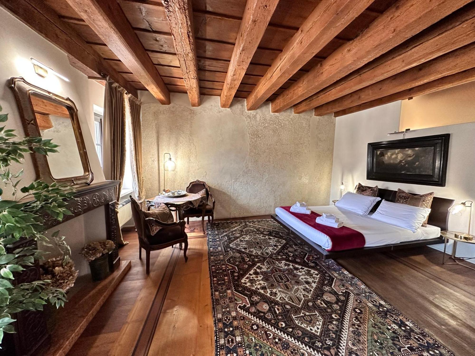 Truly Verona - Delle Erbe Suites Exterior photo